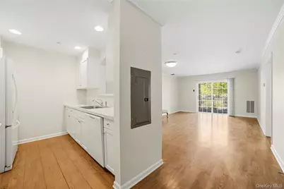 100 Woodcrest Lane #112, Mount Kisco, NY 10549 - Photo 4