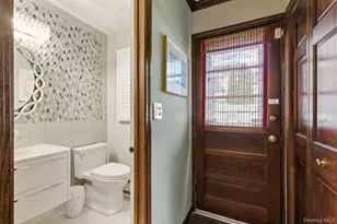 7 Lawrence Ct, Syosset, NY 11791 - Photo 18