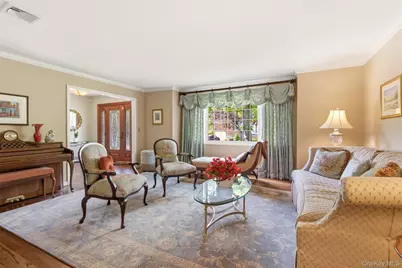 7 Lawrence Court, Syosset, NY 11791 - Photo 8