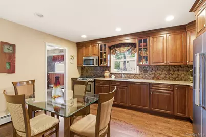 7 Lawrence Court, Syosset, NY 11791 - Photo 12