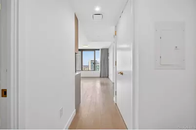 3 Court Square, Long Island City, NY 11101 - Photo 4