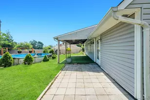 11 Wagon Ln, Levittown, NY 11756 - Photo 24