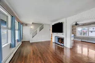 11 Wagon Ln, Levittown, NY 11756 - Photo 4