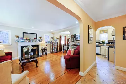 42 Beechwood Lane, New Hyde Park, NY 11040 - Photo 10