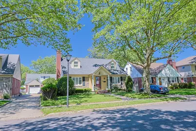 42 Beechwood Lane, New Hyde Park, NY 11040 - Photo 2