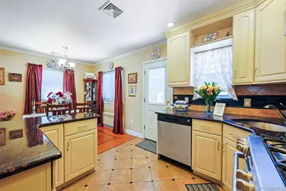 42 Beechwood Lane, New Hyde Park, NY 11040 - Photo 20