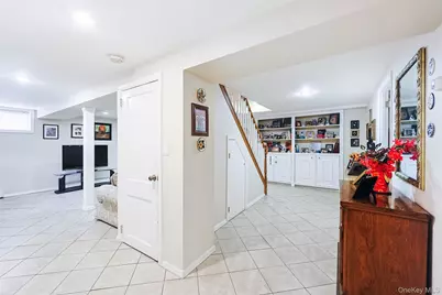 42 Beechwood Lane, New Hyde Park, NY 11040 - Photo 32