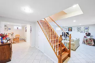 42 Beechwood Ln, New Hyde Park, NY 11040 - Photo 24
