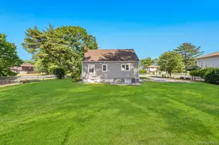 1828 Stein Dr, Bay Shore, NY 11706 - Photo 8
