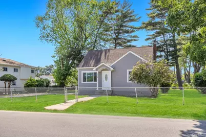 1828 Stein Drive, Bay Shore, NY 11706 - Photo 2
