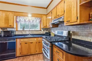 19 Roy Ave, West Islip, NY 11795 - Photo 8