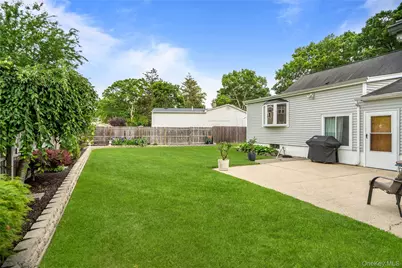 19 Roy Avenue, West Islip, NY 11795 - Photo 22