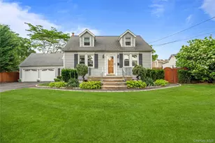 19 Roy Ave, West Islip, NY 11795 - Photo 2