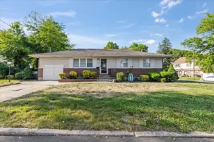 42 Larry Dr, Commack, NY 11725 - Photo 2