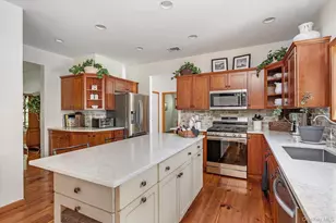 1 Fox Holw Ct, Dix Hills, NY 11746 - Photo 14