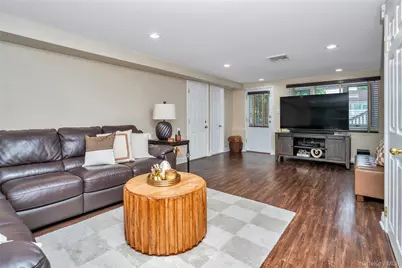 27 Coronet Lane, Plainview, NY 11803 - Photo 14