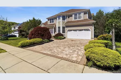 15 Boxwood Lane, Farmingdale, NY 11735 - Photo 1