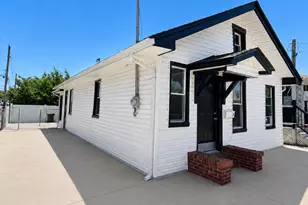 36 Walnut Rd, Inwood, NY 11096 - Photo 2
