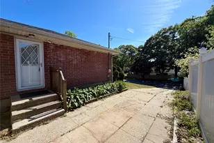 5 Robin Rd, Selden, NY 11784 - Photo 20