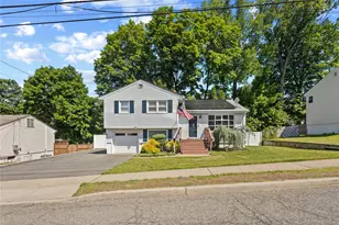 24 Maplewood Blvd, Suffern, NY 10901 - Photo 2