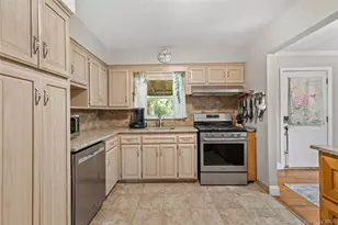 24 Maplewood Blvd, Suffern, NY 10901 - Photo 8