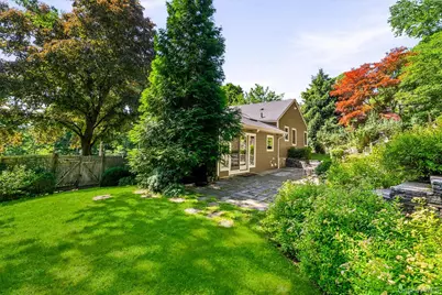 12 Overlook Road N, White Plains, NY 10603 - Photo 32