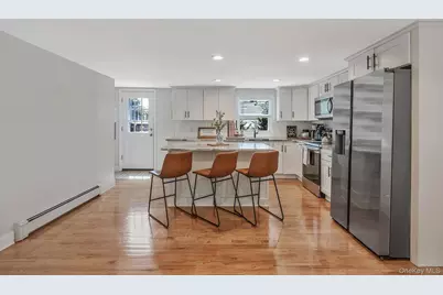 135 Texas Street, Lindenhurst, NY 11757 - Photo 8