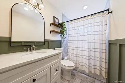 135 Texas Street, Lindenhurst, NY 11757 - Photo 22