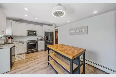 5 Megan Court, Bellport, NY 11713 - Photo 8