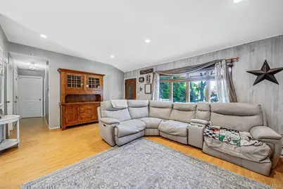 5 Megan Court, Bellport, NY 11713 - Photo 4