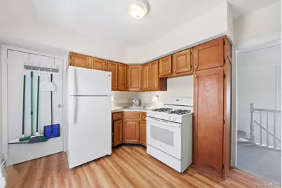 126 Glover Avenue, Yonkers, NY 10704 - Photo 26