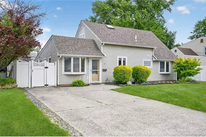 39 Boat Lane, Levittown, NY 11756 - Photo 2