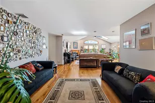 15-17 Park Woods Ln, Kings Park, NY 11754 - Photo 32