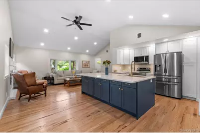 8 Walnut Place, Huntington, NY 11743 - Photo 4