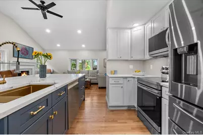 8 Walnut Place, Huntington, NY 11743 - Photo 6