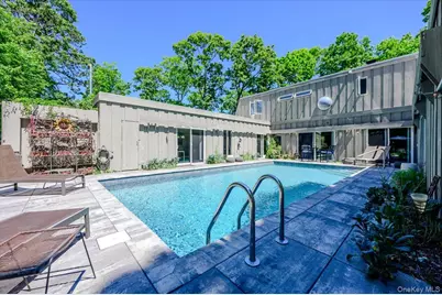 35 Melrose Parkway, Patchogue, NY 11772 - Photo 2