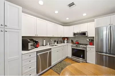 126 Erin Lane, East Setauket, NY 11733 - Photo 6