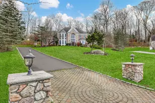 22 Golden Rd, Suffern, NY 10901 - Photo 2
