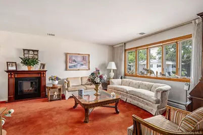 1 Eliot Court, Syosset, NY 11791 - Photo 4