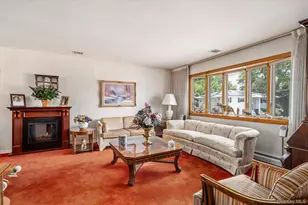 1 Eliot Ct, Syosset, NY 11791 - Photo 4