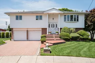 1 Eliot Ct, Syosset, NY 11791 - Photo 2