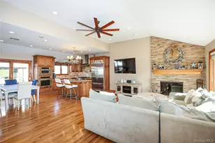 37 Seitz Dr, Bethpage, NY 11714 - Photo 2
