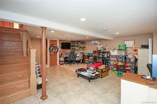 37 Seitz Dr, Bethpage, NY 11714 - Photo 16