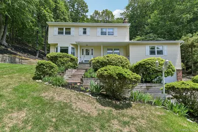 7 Diana Hill, Huntington, NY 11743 - Photo 2
