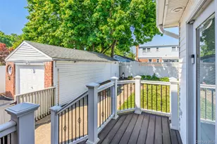 2453 Aberdeen St, East Meadow, NY 11554 - Photo 34