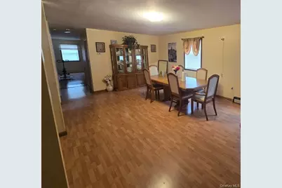 1095 Pinebrook Court, West Hempstead, NY 11552 - Photo 6