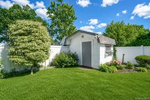 144 Blue Spruce Rd, Levittown, NY 11756 - Photo 30