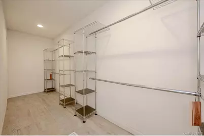 86 Edmore Lane N, West Islip, NY 11795 - Photo 32