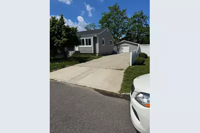 5 Remsen Street, Copiague, NY 11726 - Photo 1
