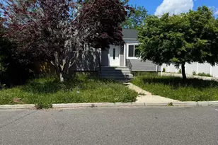 5 Remsen St, Copiague, NY 11726 - Photo 2